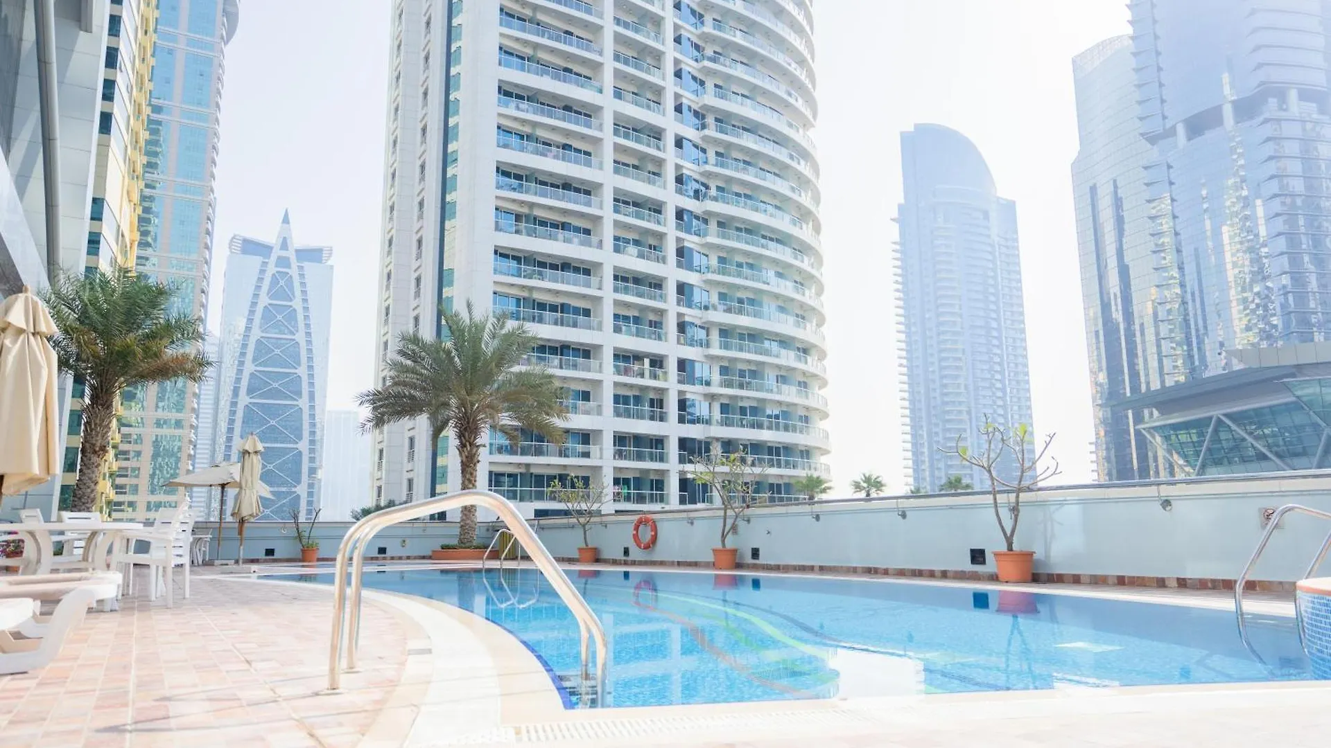 1Br Apt Near Metro Jlt Pool Gym Fast Wi-Fi Dubaj