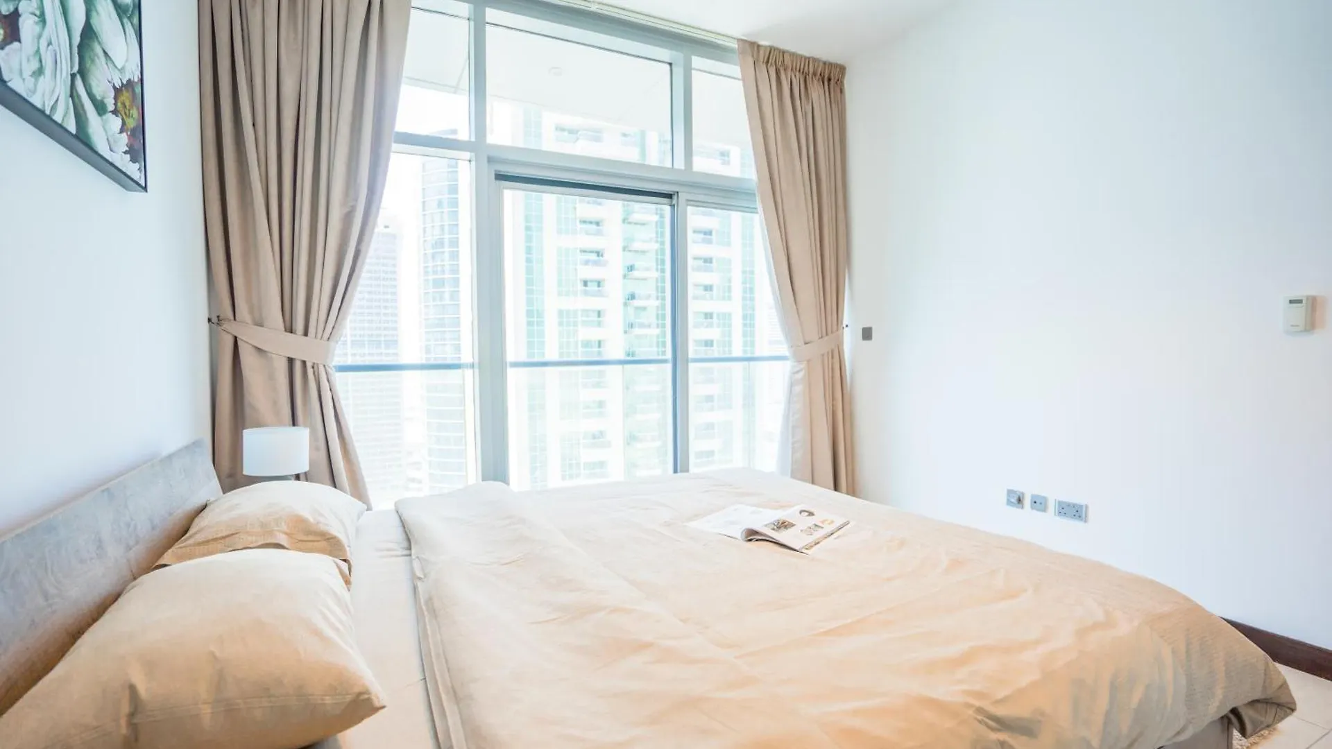 Apartmán 1Br Apt Near Metro Jlt Pool Gym Fast Wi-Fi Dubaj