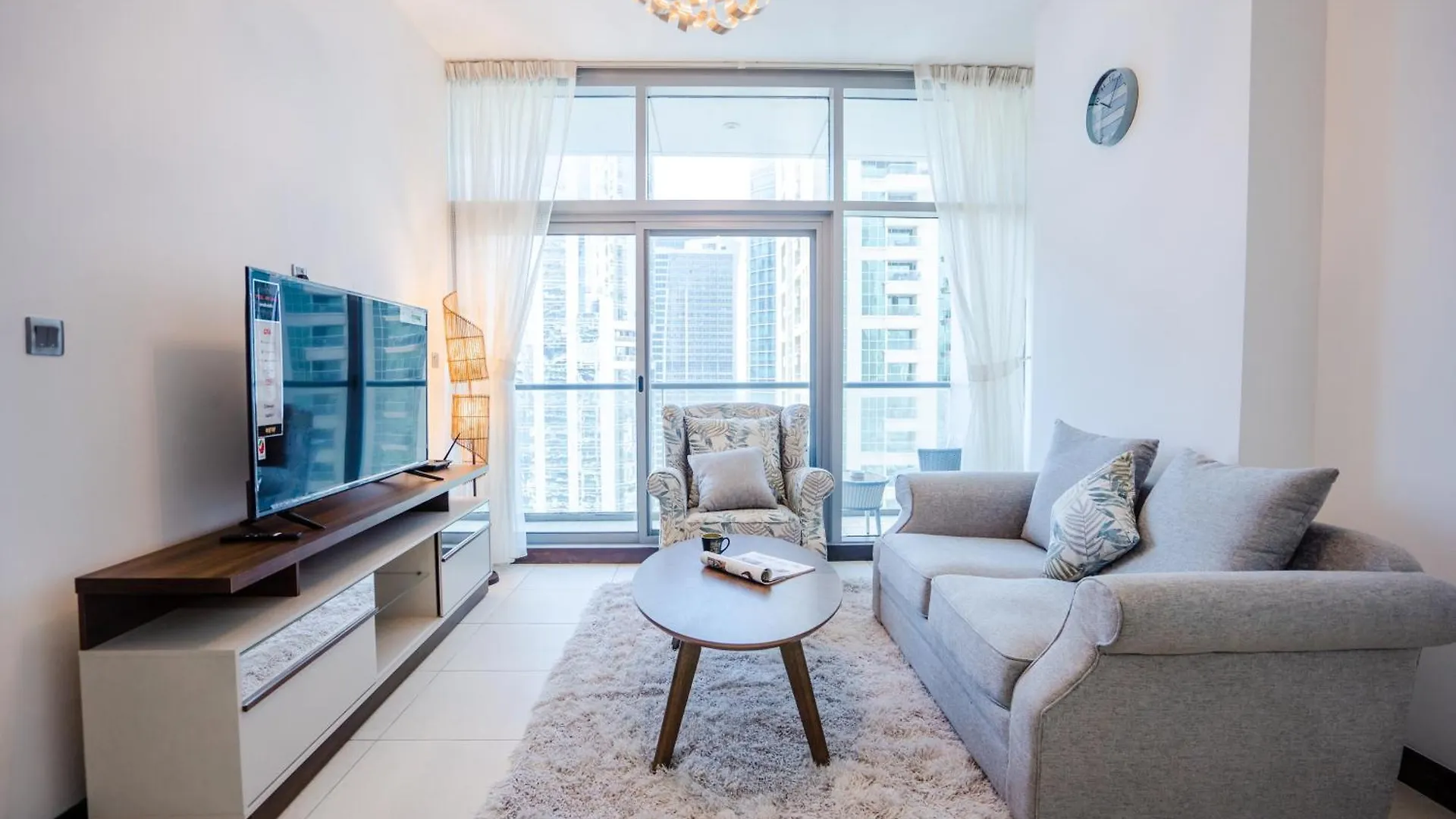 1Br Apt Near Metro Jlt Pool Gym Fast Wi-Fi Dubaj 0*,  Spojené arabské emiráty