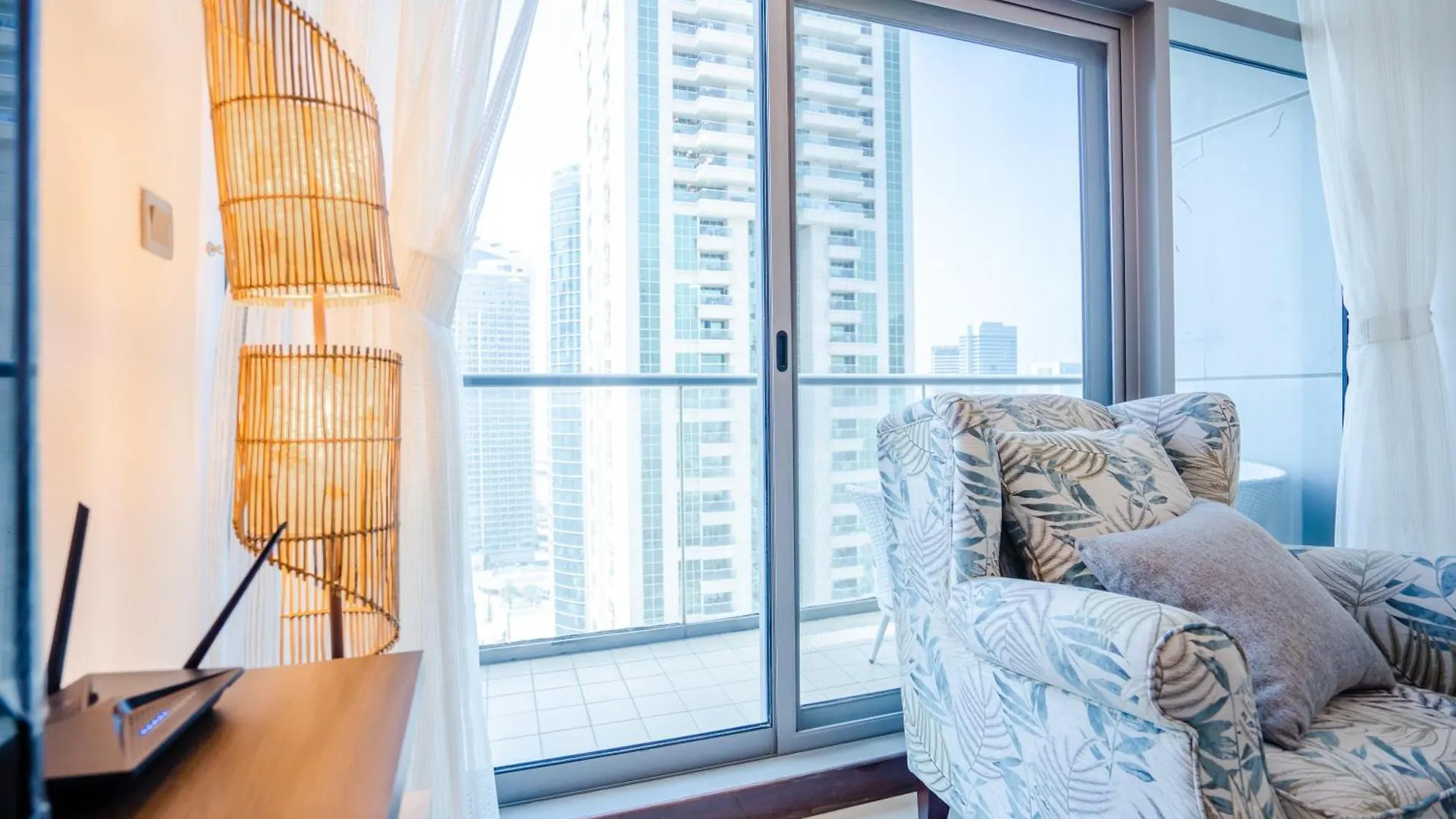 1Br Apt Near Metro Jlt Pool Gym Fast Wi-Fi Dubaj Apartmán