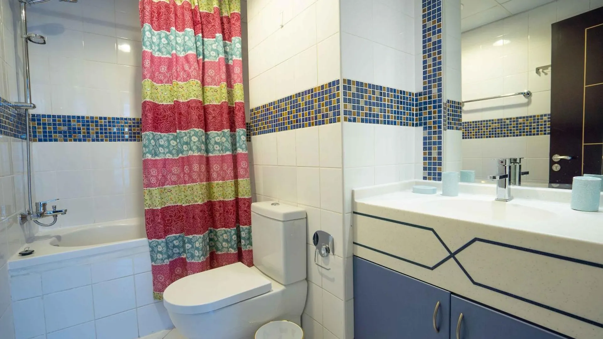 1Br Apt Near Metro Jlt Pool Gym Fast Wi-Fi Dubaj Apartmán