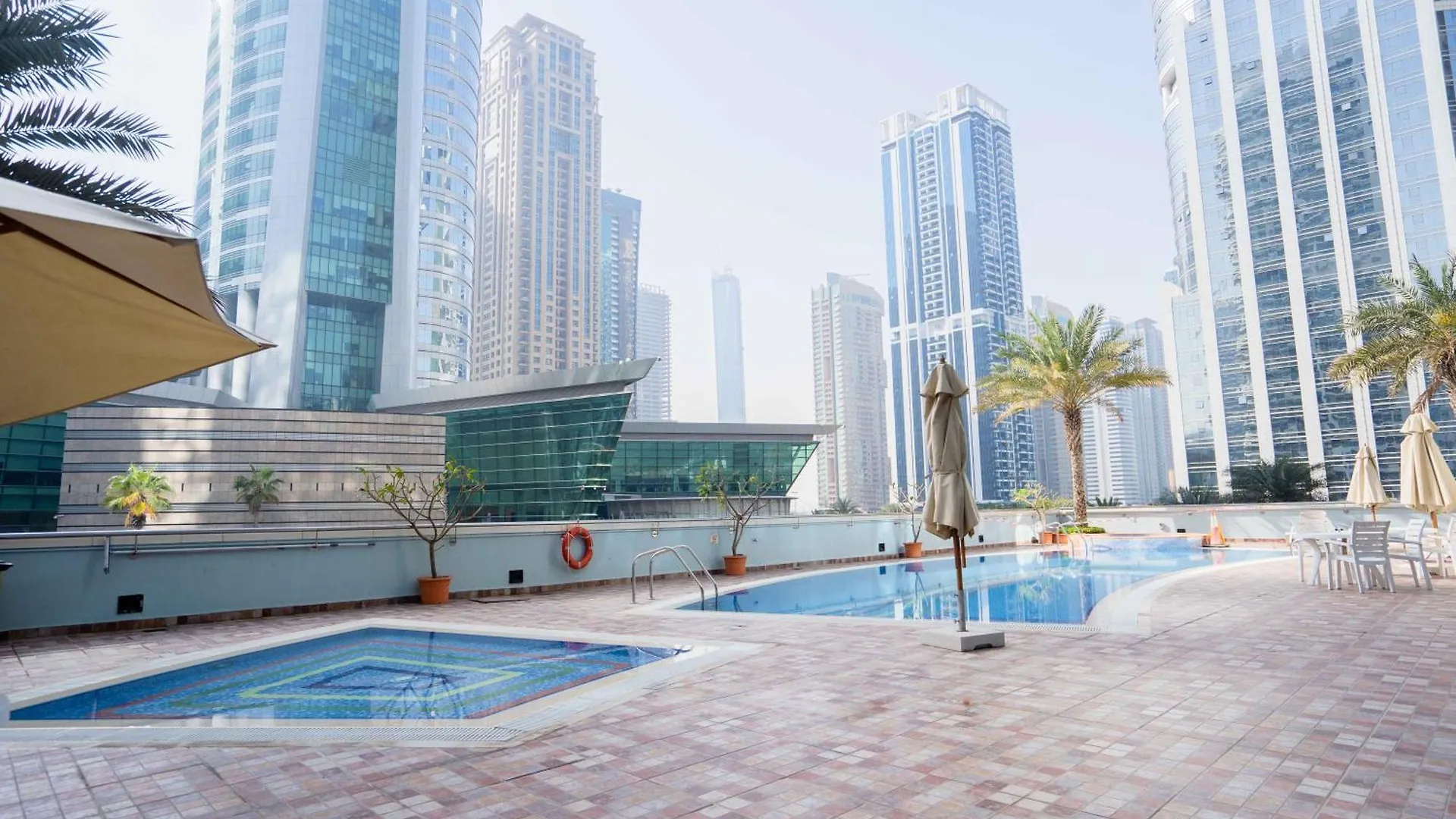 1Br Apt Near Metro Jlt Pool Gym Fast Wi-Fi Dubaj